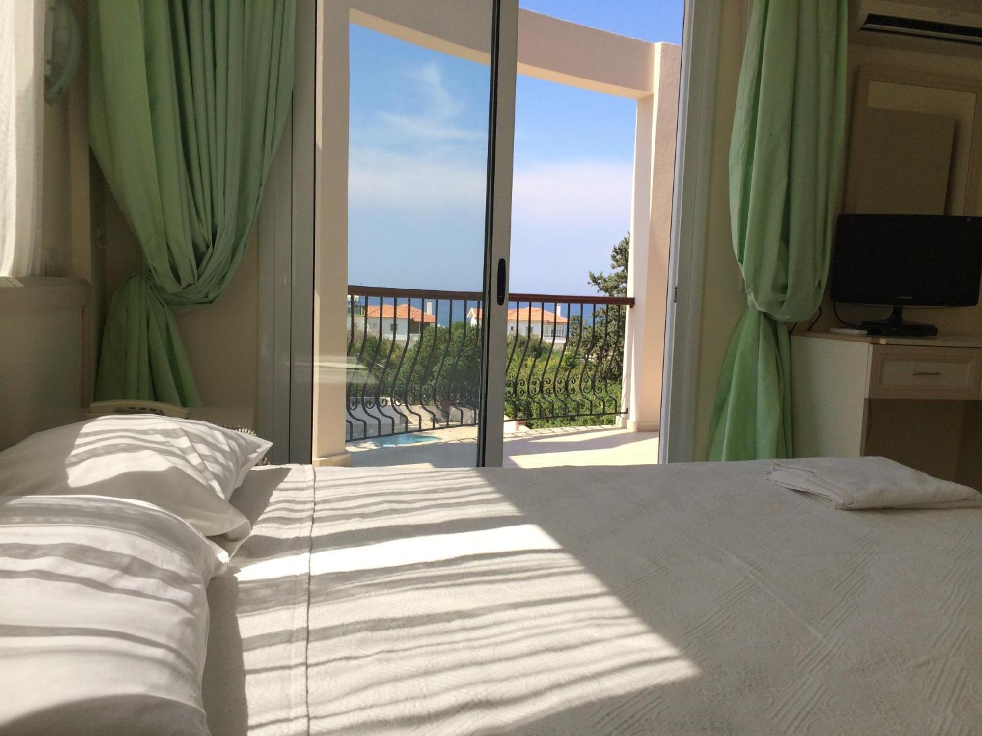 The Prince Inn Hotel & Villas Agios Georgios  Экстерьер фото